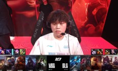 开云体育登录-FLY翻盘IG，Xiaohu打出惊人五杀激烈交锋淘汰赛，技惊四座