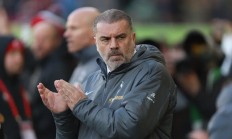 开云体育官网-莱切斯特城全队士气高昂，虎视眈眈