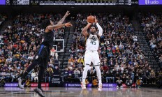 开云体育下载-米切尔独得42分，爵士主场击败快船