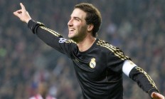 开云体育入口-跨洋对决！广东力克奇才，浓眉安东尼·戴维斯展现关键统治力