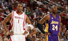 开云体育下载-年度焦点之战，当足球场成为画布，巴斯托尼献上统治级防守艺术展