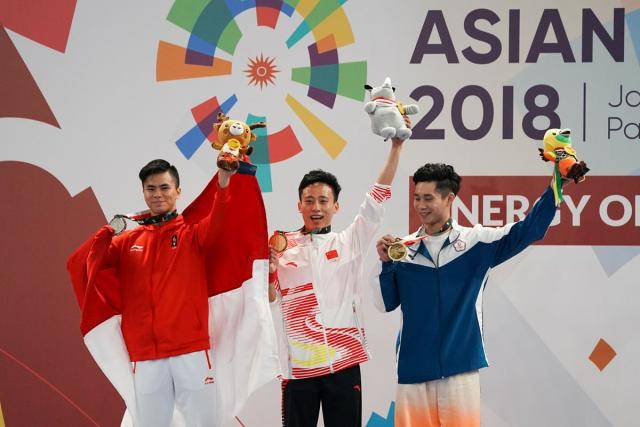 包含罗马中场获得追加合同，未来可期的词条