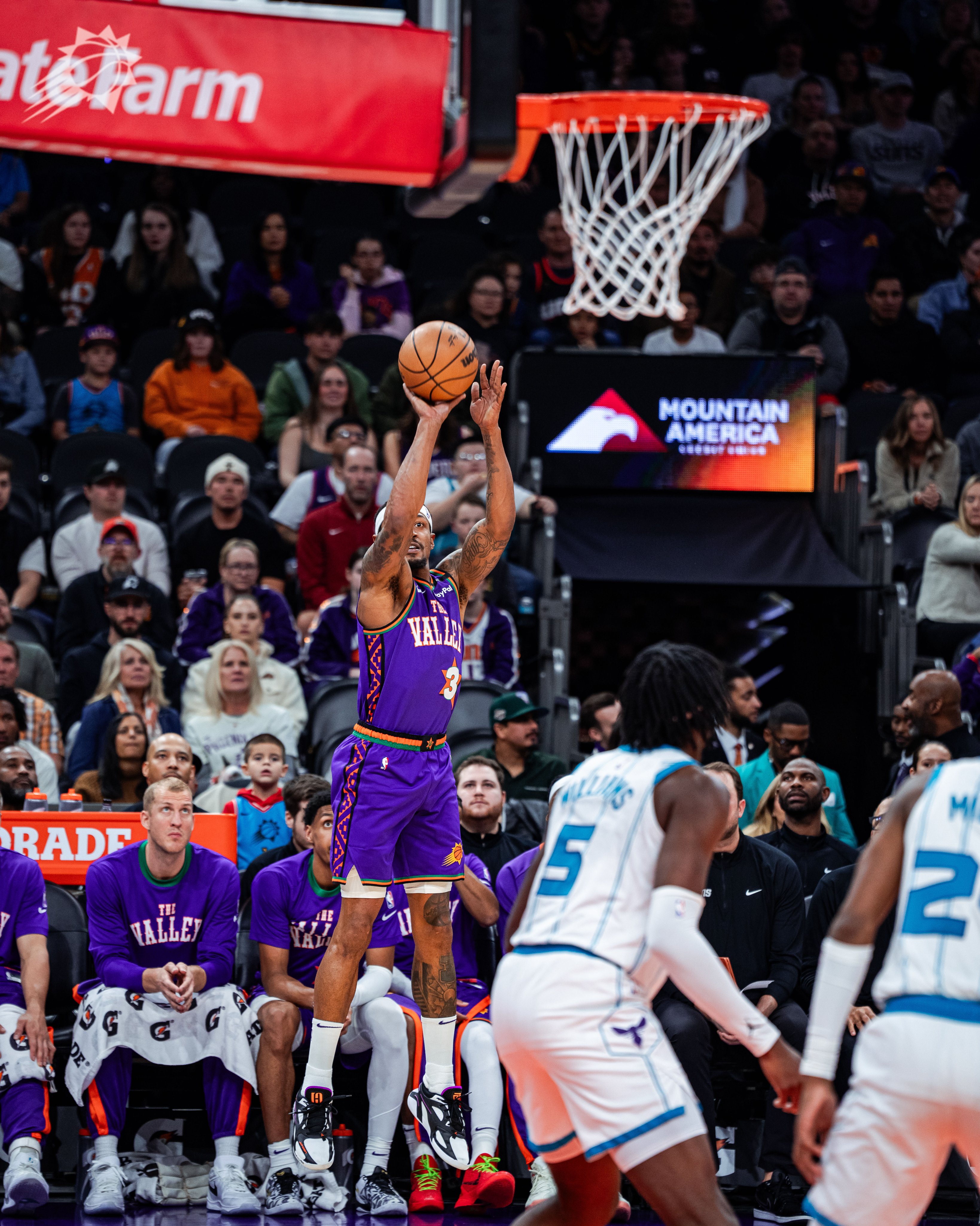 爵士主场击败黄蜂，米切尔砍下33分