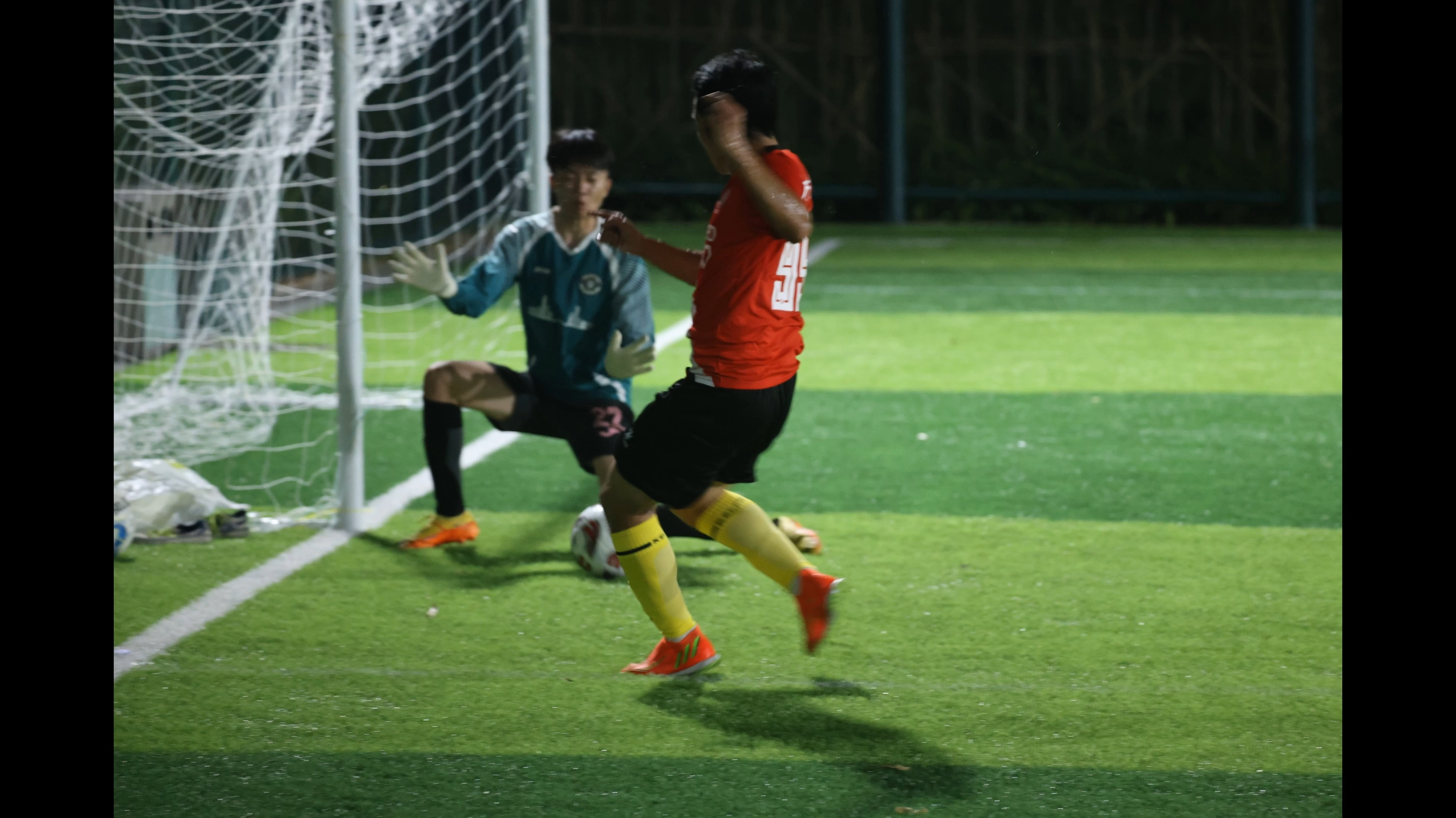 包含精彩足球比赛场面热血澎湃,球员斗志昂扬的词条 包含精彩足球比赛场面热血澎湃,球员斗志昂扬的词条