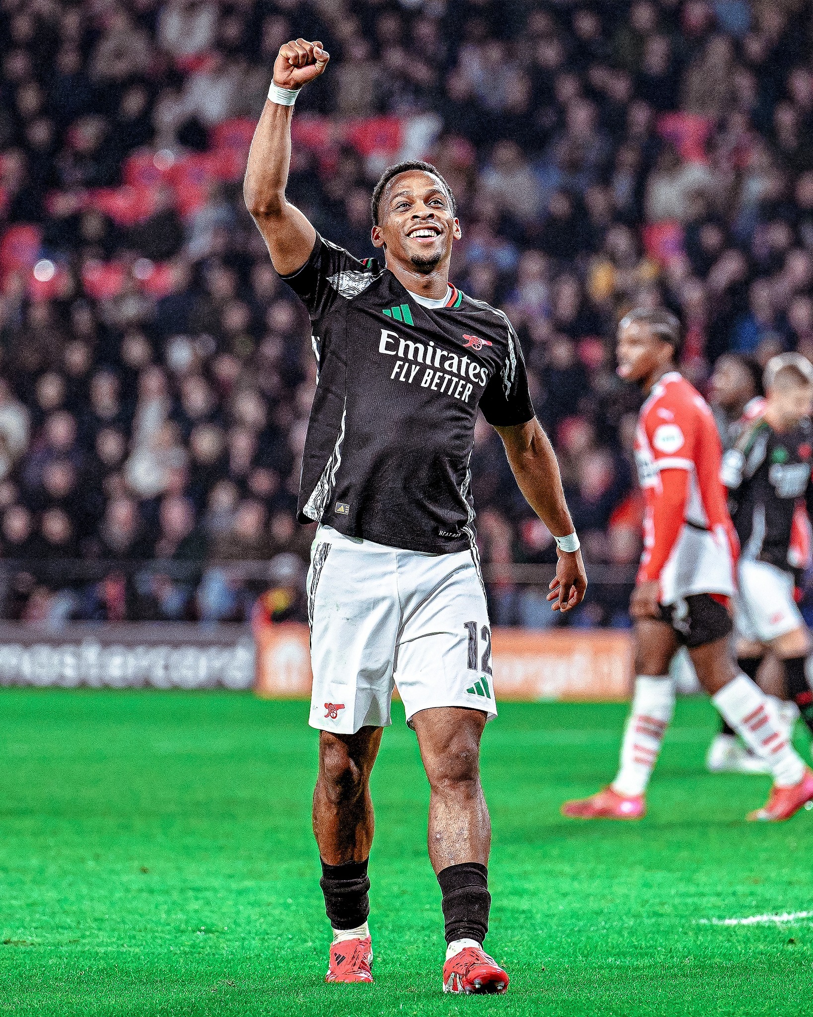 阿森纳门将连续扑救，力保球队胜局