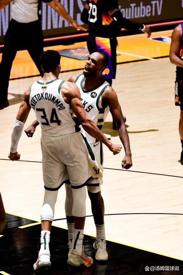 雄鹿再胜,米德尔顿砍下高分 雄鹿再胜,米德尔顿砍下高分