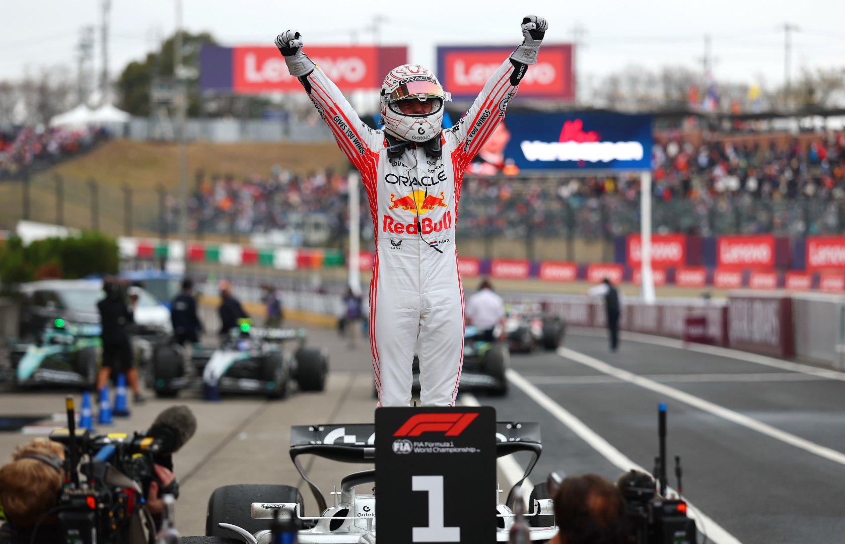 包含迈凯伦轻取威廉姆斯，维斯塔潘统治全场的词条