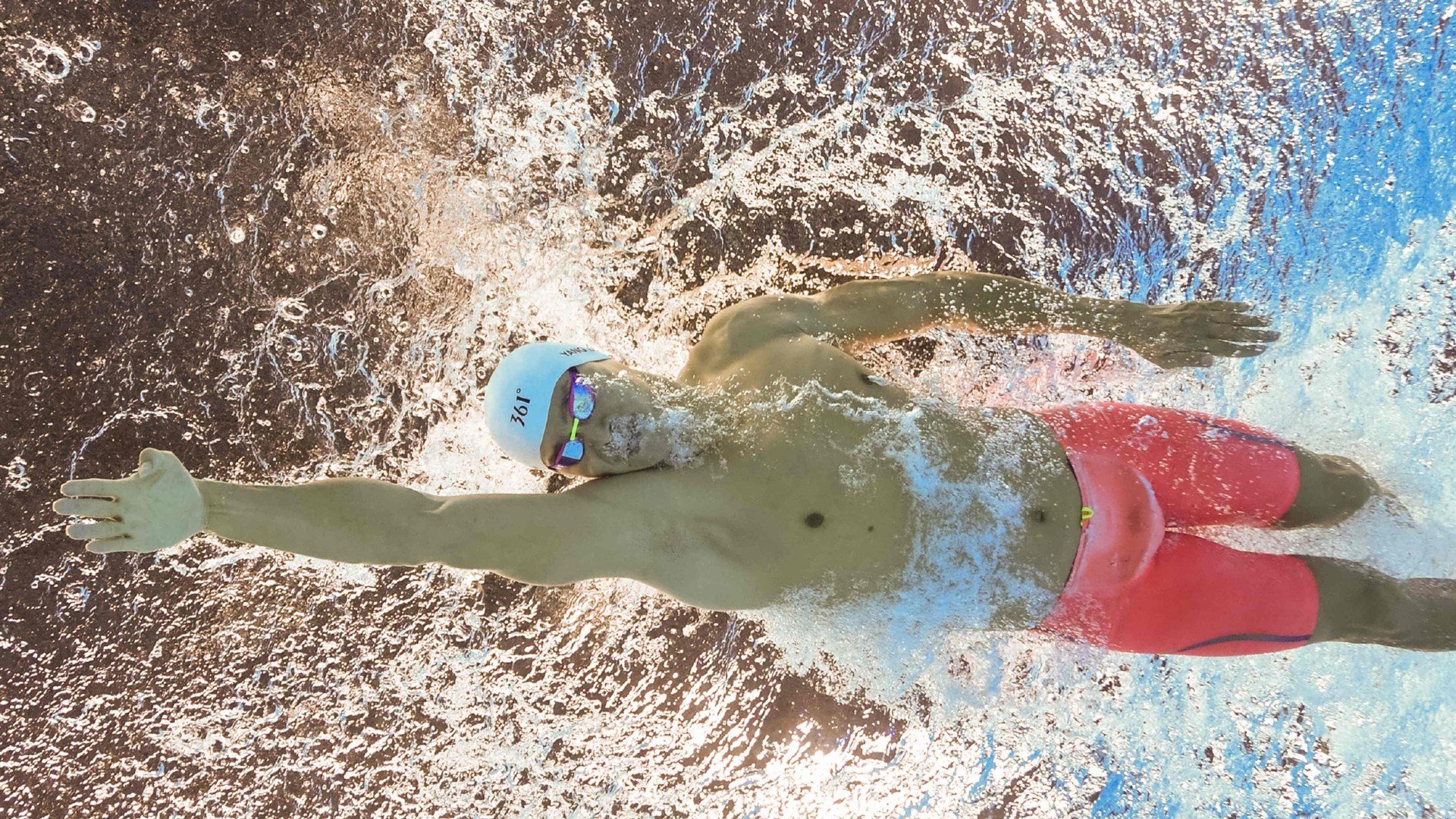 双城记，极速战场与绿茵收割—当赛道时速遇见球场智慧